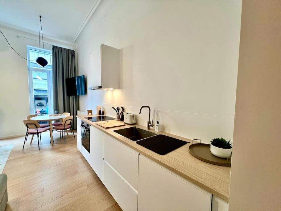 L'Escapade Chic - Cathedrale, Saint Lambert Apartment Лиеж Екстериор снимка
